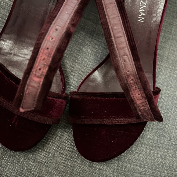 Authentic Stuart Weitzman velvet heels - Picture 8 of 11